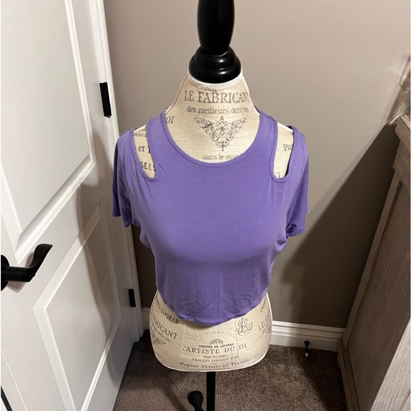 Shoulder cut out yoga T-shirt - Picture 3 of 9